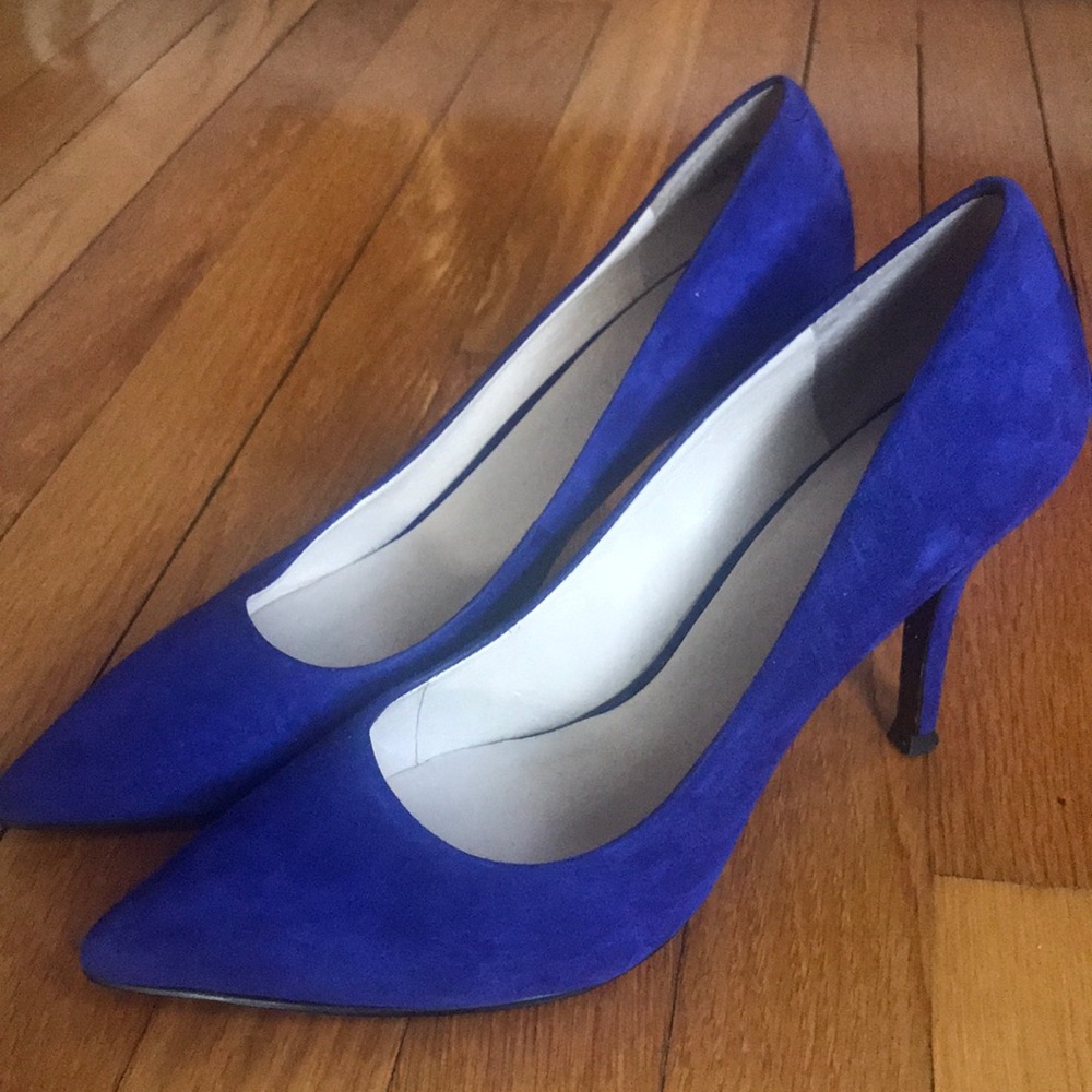 Nine West 7.5 blue suede pumps